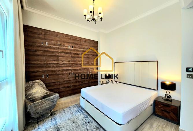 990653 - Property Image 2