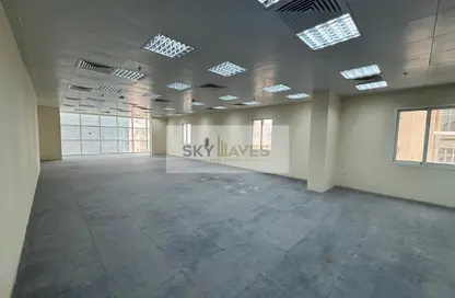 مساحات مكتبية - استوديو - 2 حمامات للايجار في مبنى رمادا التجاري - شارع الروابي - المنتزه - الدوحة