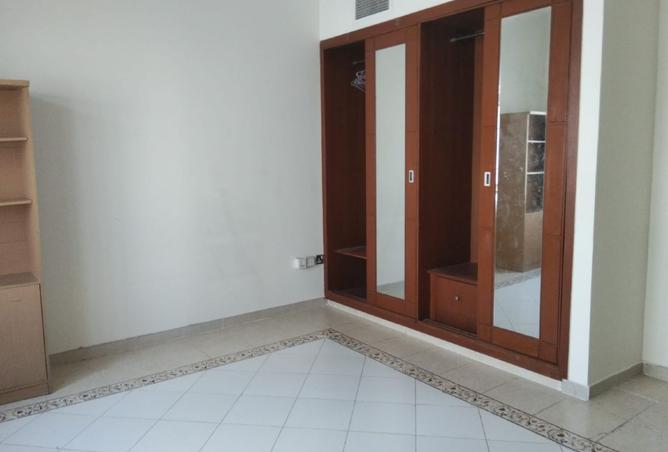 982502 - Property Image 2