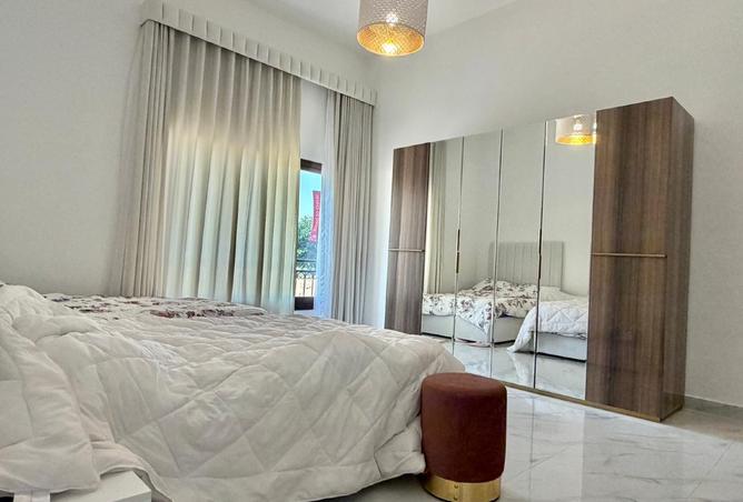 989182 - Property Image 2