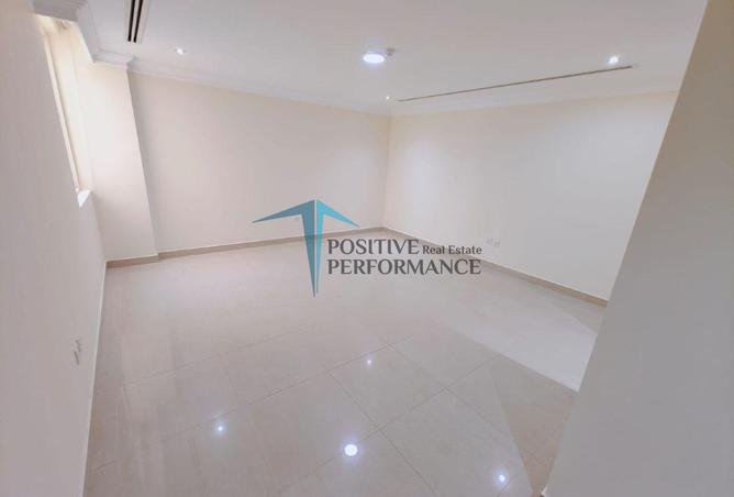 985939 - Property Image 3