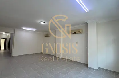 شقة - 3 غرف نوم - 3 حمامات للايجار في شارع عبدالله بن مسعود - فريج بن محمود - الدوحة