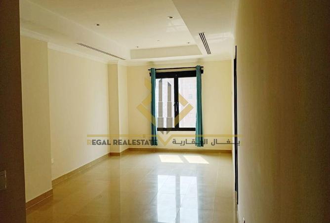 930273 - Property Image 2