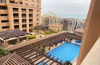 صورة لـ حوض سباحة شقة - غرفة نوم - 2 حمامات للبيع في طريق بورتو الشرقي - بورتو أرابيا - جزيرة اللؤلؤة - الدوحة ، صورة رقم 1
