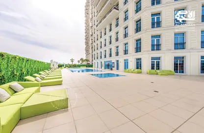Apartment - 2 Bedrooms - 3 Bathrooms for rent in Floresta Gardens - Floresta Gardens - The Pearl Island - Doha