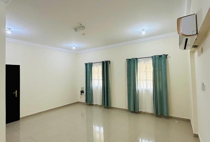 925907 - Property Image 2