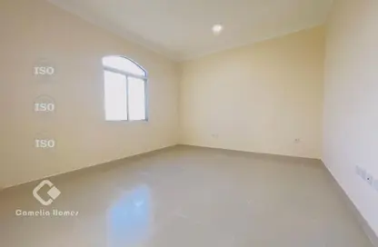 Compound - 4 Bedrooms - 5 Bathrooms for rent in Al Gharrafa - Al Gharrafa - Doha