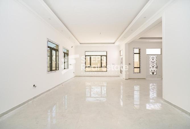 975971 - Property Image 2