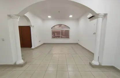 Villa - 3 Bedrooms - 4 Bathrooms for rent in Muraikh - AlMuraikh - Doha