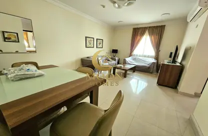 Apartment - 2 Bedrooms - 2 Bathrooms for rent in Umm Ghwailina Comm - Umm Ghuwalina - Umm Ghuwailina - Doha