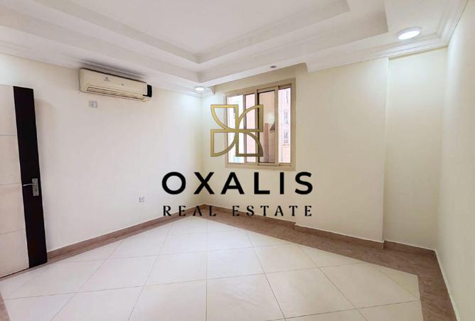 970437 - Property Image 2