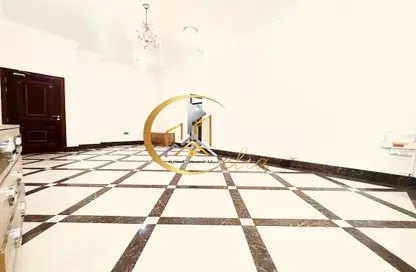 شقة - 2 غرف نوم - 2 حمامات للايجار في مبنى رمادا التجاري - شارع الروابي - المنتزه - الدوحة