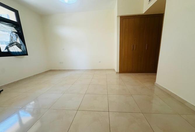 1006053 - Property Image 2