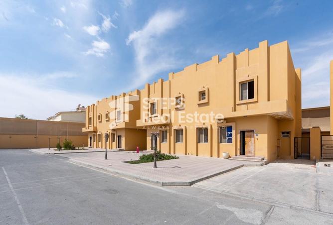 Compound - 4 Bedrooms - 4 Bathrooms for rent in Al Kheesa - Al Kheesa - Umm Salal Mohammed