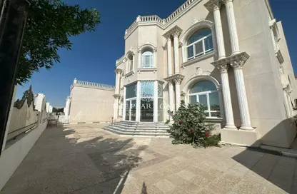 فيلا - 8 غرف نوم - 8 حمامات للبيع في شارع وادي الشاهينيا - عين خالد - الدوحة