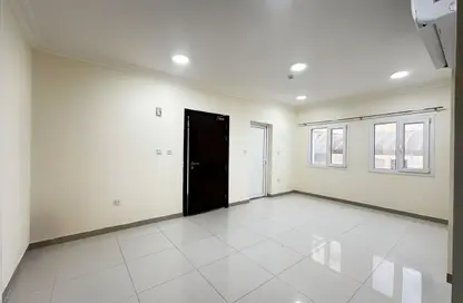 Apartment - 2 Bedrooms - 2 Bathrooms for rent in Bin Omran 46 - Fereej Bin Omran - Doha