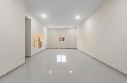 Apartment - 2 Bedrooms - 2 Bathrooms for rent in Al Nasr Street - Al Nasr - Doha