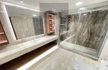 صورة لـ حمام شقة - 2 غرف نوم - 3 حمامات للبيع في طريق بورتو الشرقي - بورتو أرابيا - جزيرة اللؤلؤة - الدوحة ، صورة رقم 1