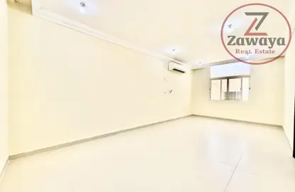 شقة - 3 غرف نوم - 2 حمامات للايجار في الغرافة - الغرافة - الدوحة