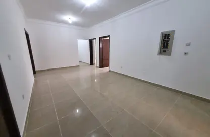 سكن الموظفين - استوديو - 2 حمامات للايجار في شارع انس - فريج بن محمود الشمالي - فريج بن محمود - الدوحة