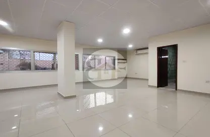 Apartment - 3 Bedrooms - 3 Bathrooms for rent in Al Mansoura - Al Mansoura - Doha