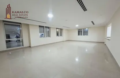 Apartment - 4 Bedrooms - 5 Bathrooms for rent in Old Airport Road - Doha