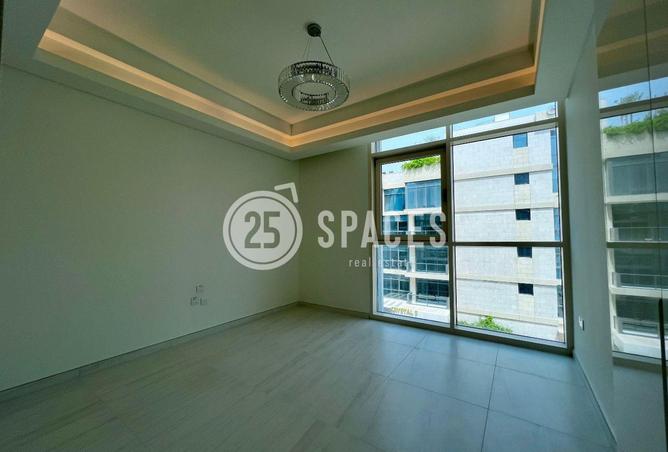 914043 - Property Image 2
