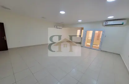 Apartment - 3 Bedrooms - 3 Bathrooms for rent in Al Mansoura - Al Mansoura - Doha