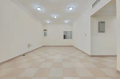 شقة - 3 غرف نوم - 3 حمامات للايجار في شارع الجزيره - فريج بن محمود الشمالي - فريج بن محمود - الدوحة