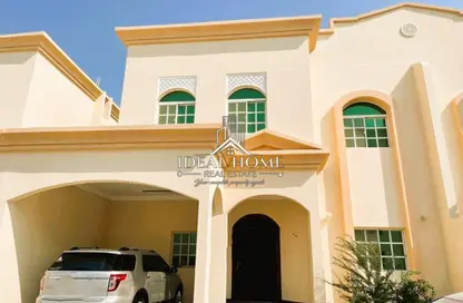 فيلا - 5 غرف نوم - 5 حمامات للايجار في شمال الدحيل - الدحيل - الدوحة