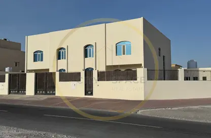 فيلا - استوديو - 4 حمامات للايجار في شارع ام السنيم - عين خالد - الدوحة