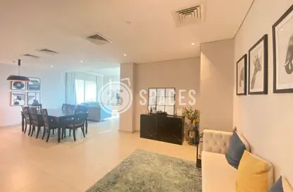 شقة - 3 غرف نوم - 4 حمامات للايجار في فيفا غرب - فيفا بحرية - جزيرة اللؤلؤة - الدوحة