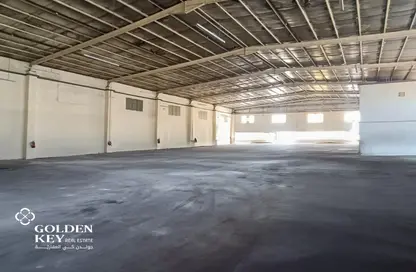 Warehouse - Studio - 4 Bathrooms for rent in Industrial Area 1 - Industrial Area - Doha