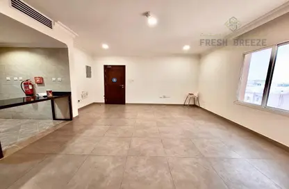 صورة لـ غرفة فارغة شقة - 3 غرف نوم - 2 حمامات للايجار في نجمة - الدوحة ، صورة رقم 1