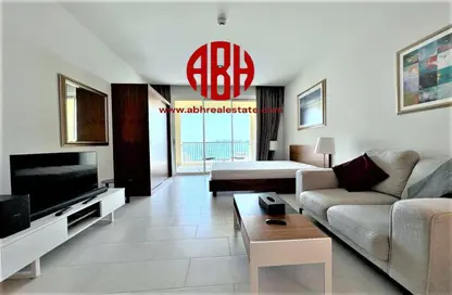 Living Room image for: Apartment - 1 Bathroom for rent in Viva West - Viva Bahriyah - The Pearl Island - Doha, Image 1