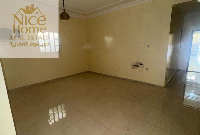 910399 - Property Image 2
