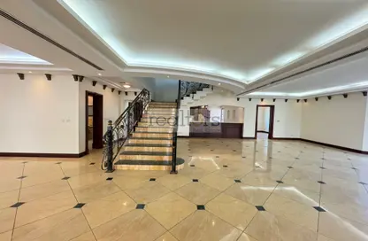 Compound - 4 Bedrooms - 6 Bathrooms for rent in East Gate - West Bay Lagoon - Doha