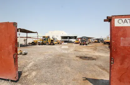 سكن عمال - استوديو - 8 حمامات للبيع في شارع الصناعية الشرقي - بركة العوامر - الوكرة