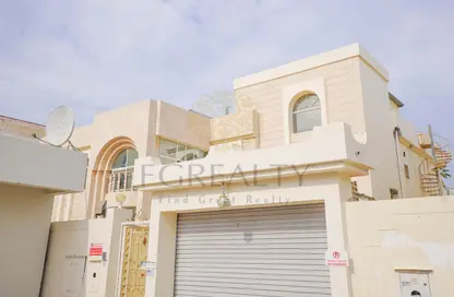 فيلا - 5 غرف نوم - 6 حمامات للبيع في شارع المطار القديم - طريق المطار القديم - الدوحة