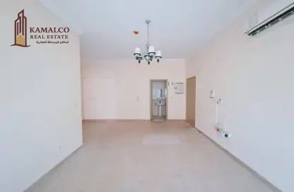 Apartment - 2 Bedrooms - 2 Bathrooms for rent in Umm Ghuwailina 4 - Umm Ghuwailina - Doha