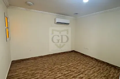Penthouse - Studio - 1 Bathroom for rent in Ain Khaled - Doha
