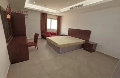 Apartment - 2 Bedrooms - 2 Bathrooms for rent in Umm Ghwailina Comm - Umm Ghuwalina - Umm Ghuwailina - Doha