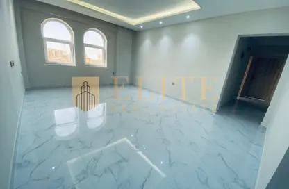 Apartment - 2 Bedrooms - 3 Bathrooms for rent in Al Khazin Street - Madinat Khalifa South - Madinat Khalifa - Doha
