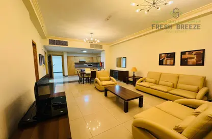 صورة لـ غرفة المعيشة / غرفة الطعام شقة - غرفة نوم - 2 حمامات للايجار في مشيرب - الدوحة ، صورة رقم 1