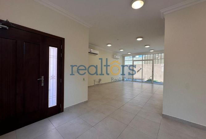 975856 - Property Image 2