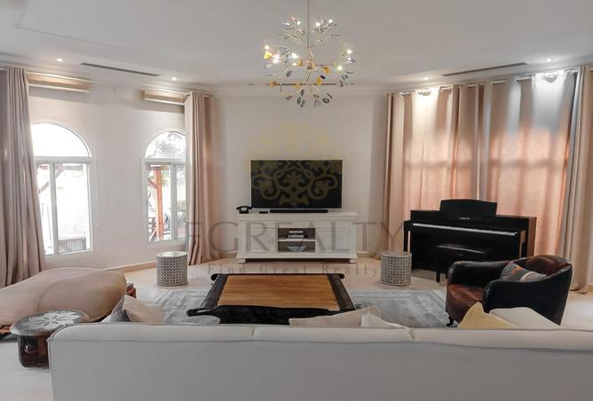 989554 - Property Image 2