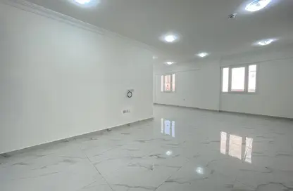 شقة - 2 غرف نوم - 3 حمامات للايجار في 28 بن عمران - فريج بن عمران - الدوحة