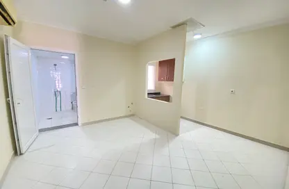 Apartment - Studio - 1 Bathroom for rent in Bu Hamour Street - Abu Hamour - Doha