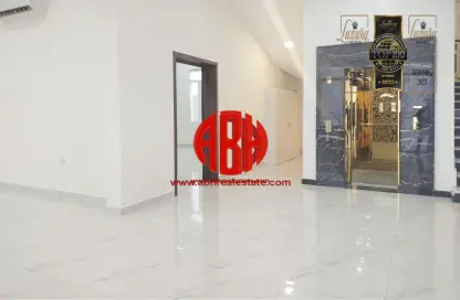 مجمع سكني - 8 غرف نوم - 8 حمامات للايجار في شارع عمر المختار - الحي الدبلوماسي - الدوحة