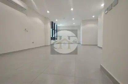 Apartment - 3 Bedrooms - 2 Bathrooms for rent in Fereej Bin Mahmoud South - Fereej Bin Mahmoud - Doha